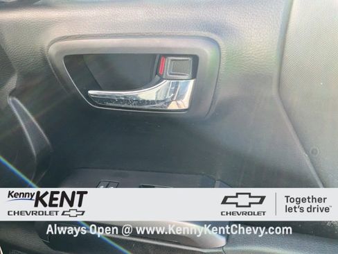 Used 2021 Toyota Tacoma TRD Off-Road w/ Technology Package image 18