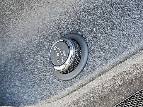 Used 2021 Chevrolet Blazer LT FWD image 25