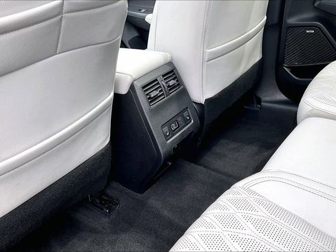 Used 2025 Mitsubishi Outlander SEL FWD image 10