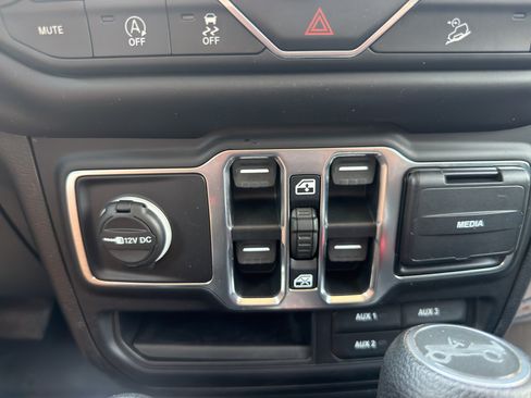 Used 2020 Jeep Wrangler Unlimited Sport S AWD/4WD image 32