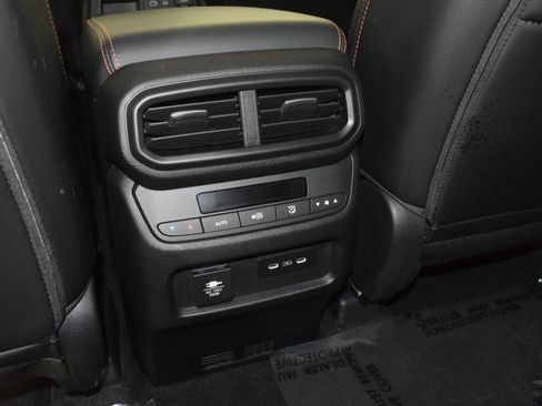 Used 2025 Honda Pilot TrailSport image 33