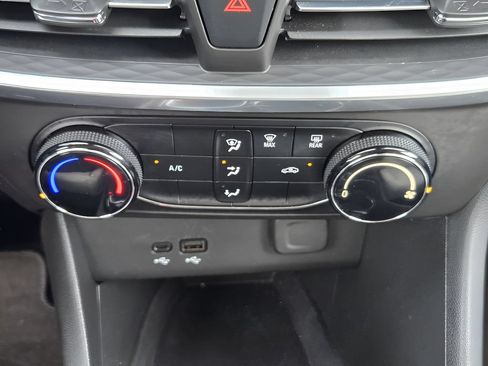 Used 2024 Buick Encore GX Preferred FWD image 17