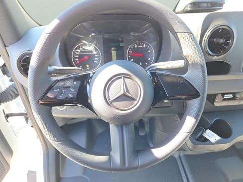 Used 2025 Mercedes-Benz Sprinter 2500 image 9