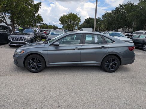Used 2024 Volkswagen Jetta SE w/ Panoramic Sunroof Package FWD image 8