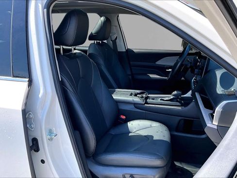 Certified 2024 Toyota Grand Highlander AWD image 9