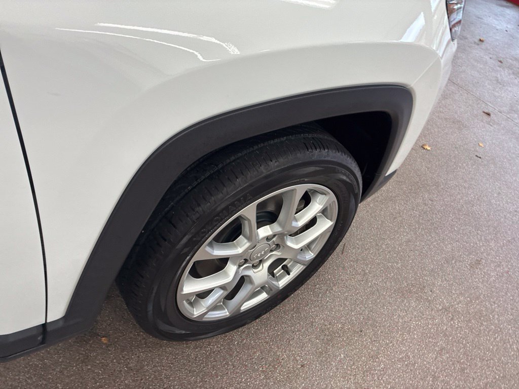 Certified 2023 Jeep Compass Latitude AWD/4WD image 32