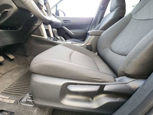 Used 2024 Toyota Corolla Cross LE image 14