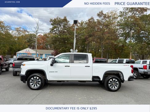 Used 2022 Chevrolet Silverado 2500 Custom image 2