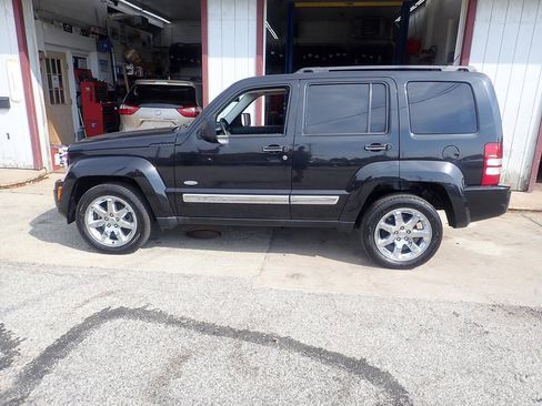 Used 2012 Jeep Liberty Sport AWD/4WD image 15