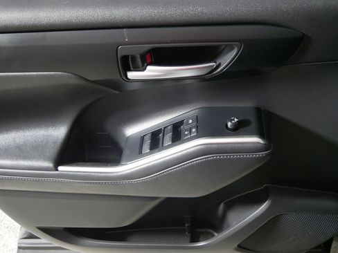 Used 2021 Toyota Highlander XSE image 19