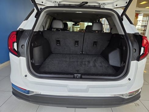 Used 2023 GMC Terrain SLT image 9