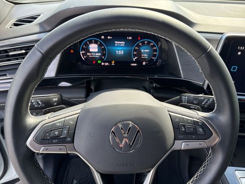 Used 2025 Volkswagen Atlas Cross Sport SE image 32