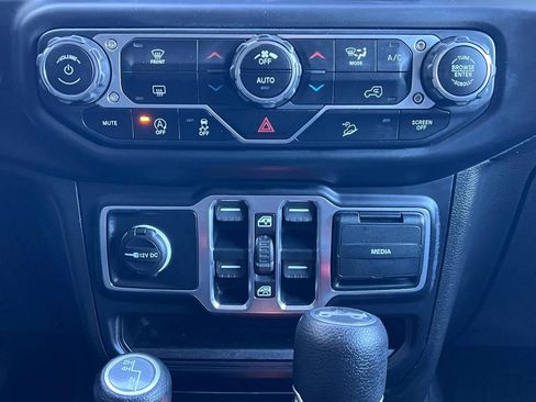 Used 2020 Jeep Wrangler Unlimited Sahara w/ Uconnect 4C Nav & Sound Group AWD/4WD image 20