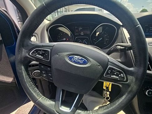 Used 2018 Ford Focus SE w/ Cold Weather Package FWD image 11
