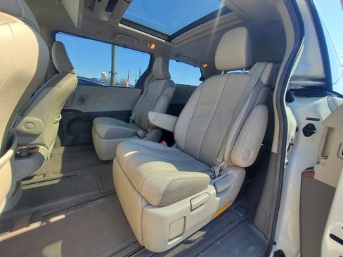 Used 2012 Toyota Sienna Limited w/ Premium Pkg image 12