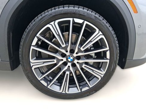 Used 2025 BMW X2 xDrive28i w/ Premium Package image 11