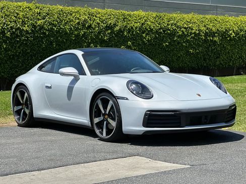 Certified 2024 Porsche 911 Carrera RWD image 9