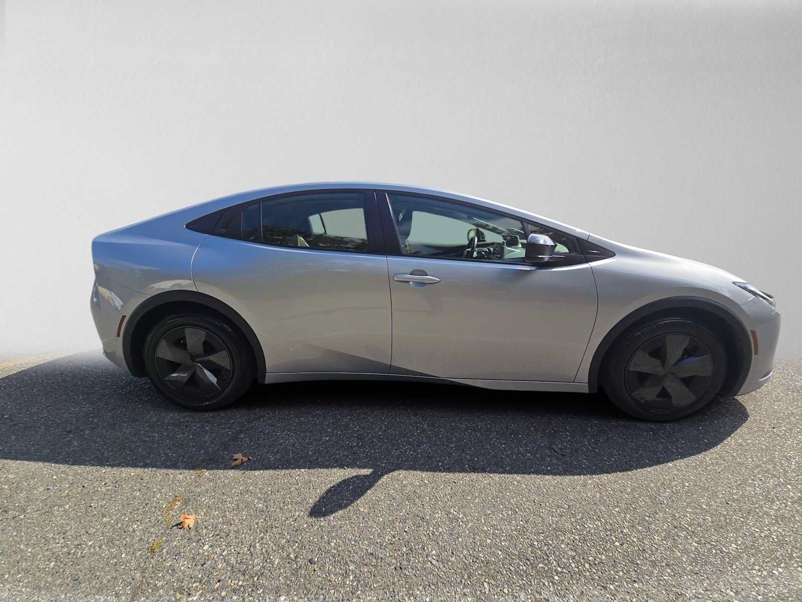 Certified 2025 Toyota Prius LE FWD image 2