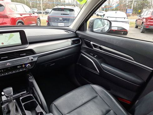 Used 2022 Kia Telluride S image 11
