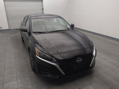 Used 2024 Nissan Altima 2.5 SV FWD image 14