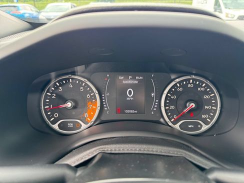 Used 2018 Jeep Renegade Latitude w/ Cold Weather Group AWD/4WD image 16