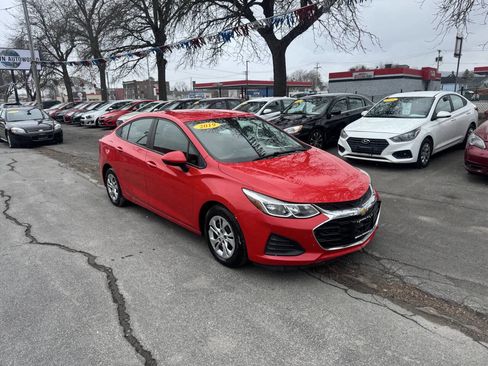 Used 2019 Chevrolet Cruze Sedan image 9