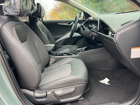 New 2025 Kia Niro Wind image 14
