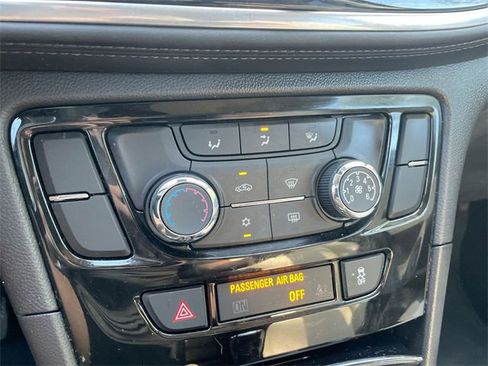 Used 2021 Buick Encore Preferred image 41
