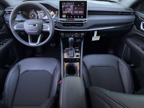New 2026 Jeep Compass Latitude image 10