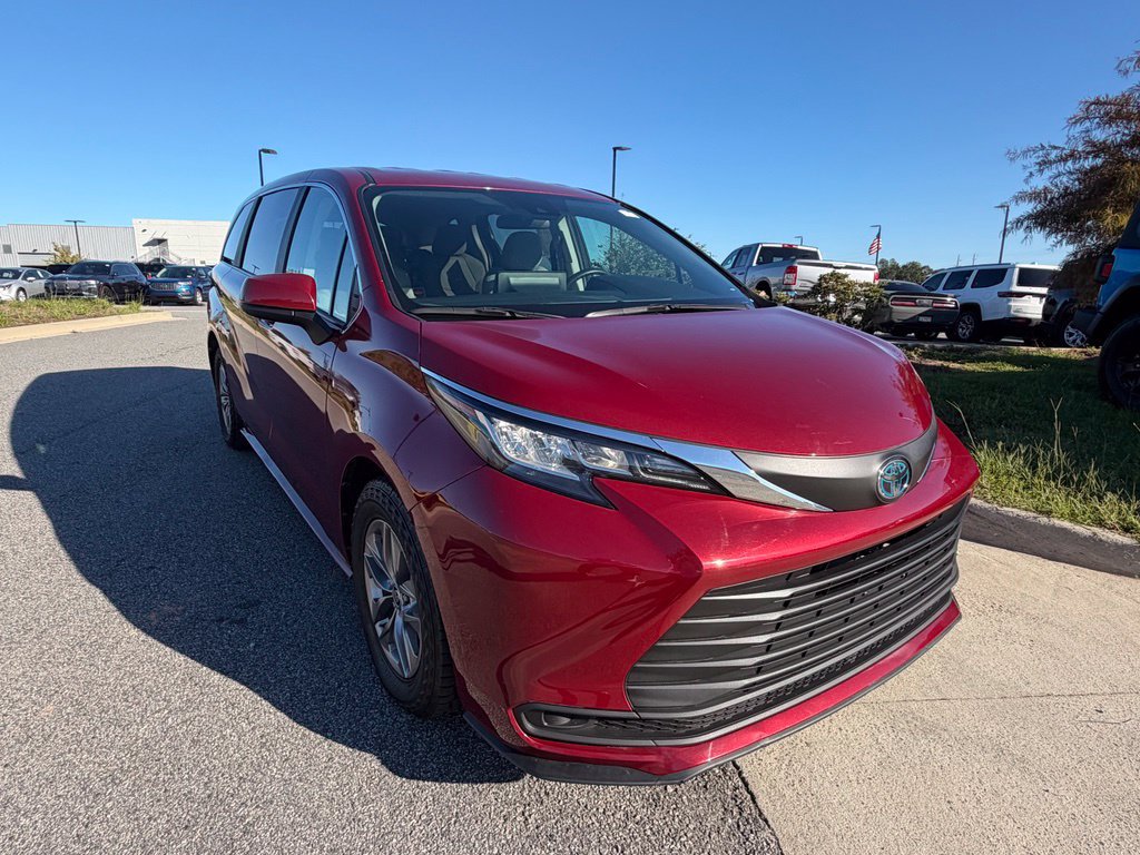 Used 2023 Toyota Sienna LE FWD image 14