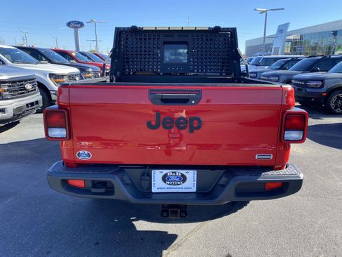 Used 2020 Jeep Gladiator Overland w/ Trailer Tow Package image 5