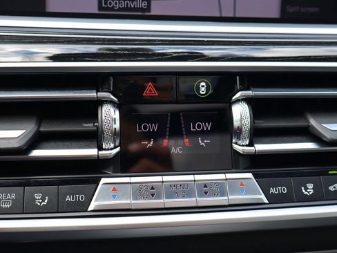 Used 2020 BMW X7 M50i w/ Dynamic Handling Package AWD/4WD image 41