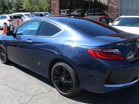 Used 2017 Honda Accord EX image 5