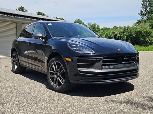 Certified 2025 Porsche Macan Turbo AWD/4WD image 9