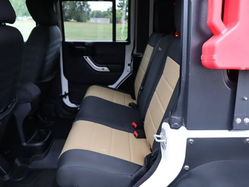 Used 2013 Jeep Wrangler Unlimited Sahara AWD/4WD image 20