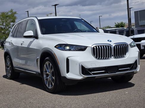 Used 2025 BMW X5 xDrive50e AWD/4WD image 2