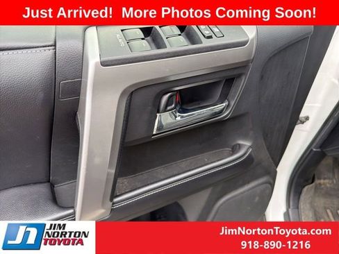 Used 2017 Toyota 4Runner SR5 Premium image 12