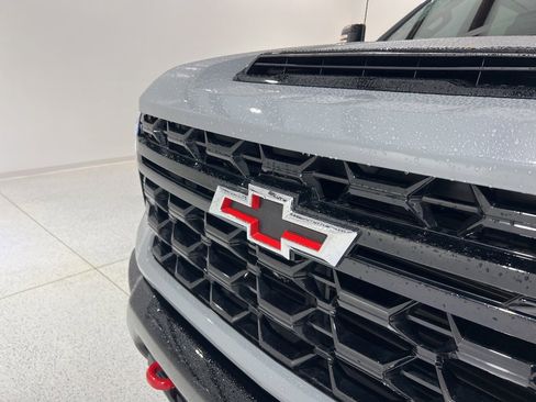 Used 2024 Chevrolet Silverado 2500 ZR2 w/ Technology Package image 28