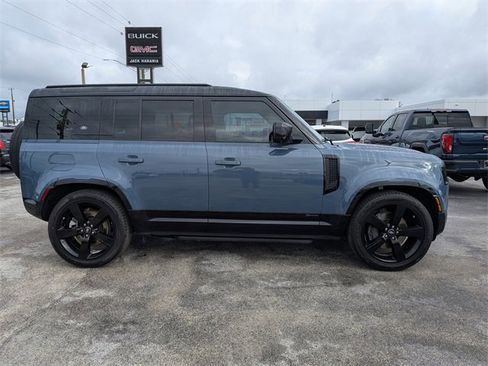 Used 2021 Land Rover Defender 110 X-Dynamic SE image 2