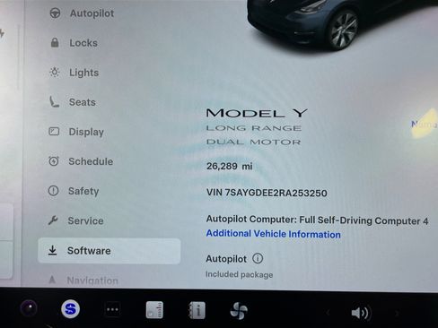 Used 2024 Tesla Model Y Long Range image 18