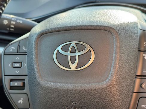 Certified 2025 Toyota Prius LE image 28