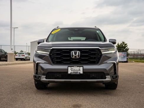 Used 2025 Honda Pilot Touring image 2