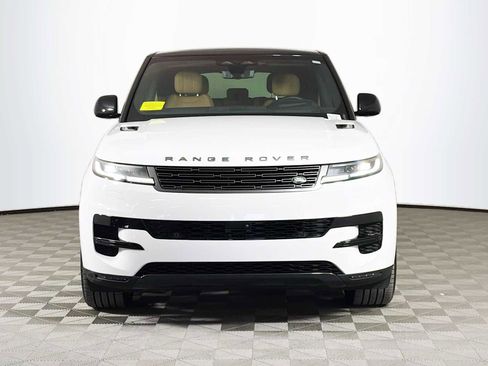 Used 2025 Land Rover Range Rover Sport SE image 2