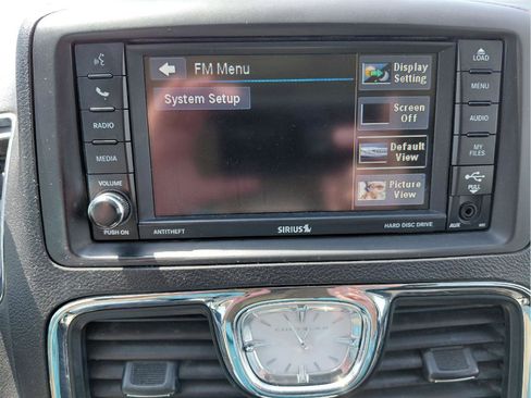 Used 2015 Chrysler Town & Country Touring FWD image 34