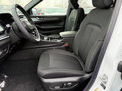 New 2025 Jeep Grand Cherokee L Laredo w/ Luxury Tech Group I AWD/4WD image 16
