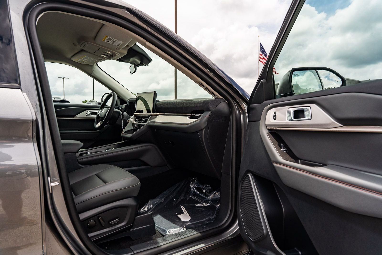New 2026 Ford Explorer Active w/ Active Comfort Package RWD image 7