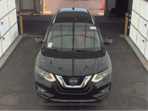 Used 2017 Nissan Rogue SL w/ SL Premium Package image 2