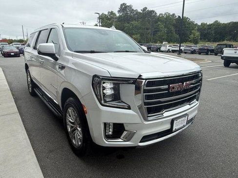 Used 2023 GMC Yukon XL SLT w/ SLT Premium Package AWD/4WD image 9