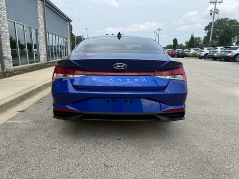 Used 2023 Hyundai Elantra SEL w/ Cargo Package FWD image 6