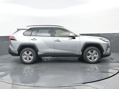Used 2025 Toyota RAV4 XLE image 2
